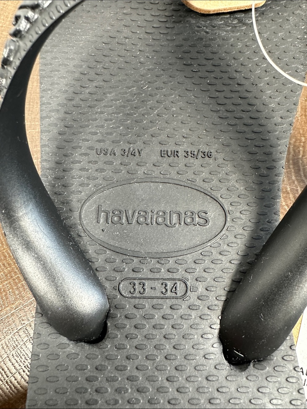 NWT Havaianas kids Black Rubber Flip Flops - Size 33-34 - Picture 3 of 4